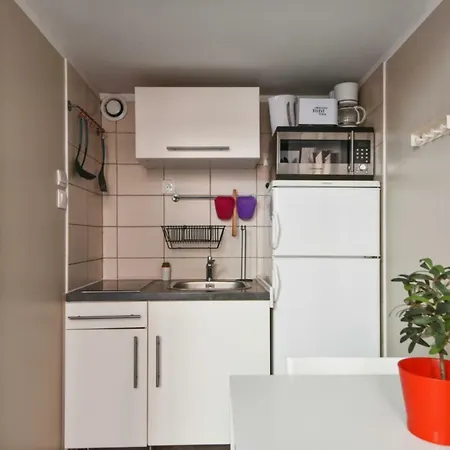 Charming Studio Close To Train Station And Old アパート *