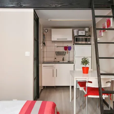 アパート Charming Studio Close To Train Station And Old